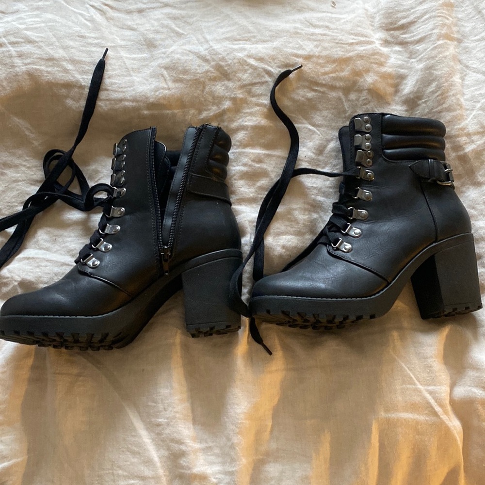 Heel boots